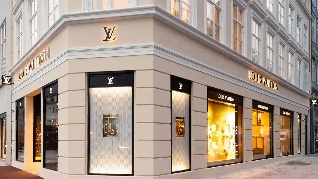 Freelance engagement : manage product content and omnichannel product experience program at LVMH